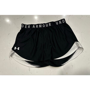 Under Armour Black & White Athletic Shorts M